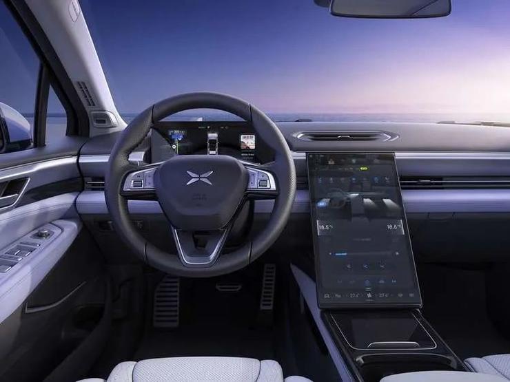 小鹏 P5 如何重新定义「智能家轿」?丨多维度对比评测