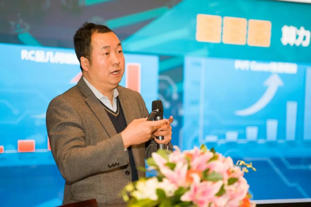 紫光云芯片云业务负责人 邓世友 紫光云芯片云业务负责人 邓世友