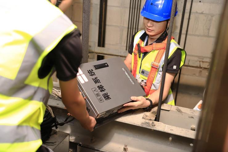 梯控系统安装施工场景 梯控系统安装施工场景