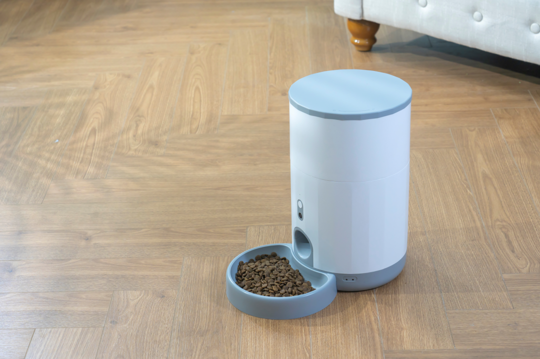 涂鸦智能联合知名宠物品牌湃妮全球首发「智能人汪情感翻译器」