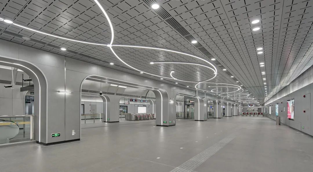 鸿雁照明灯具与智能照明控制系统应用于杭州地铁
