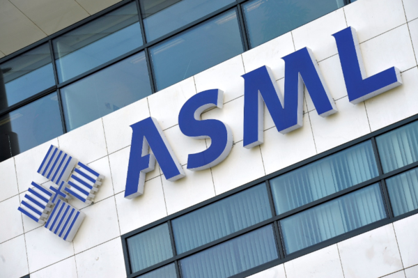 外媒：ASML计划投资4亿美元打造新一代光刻机