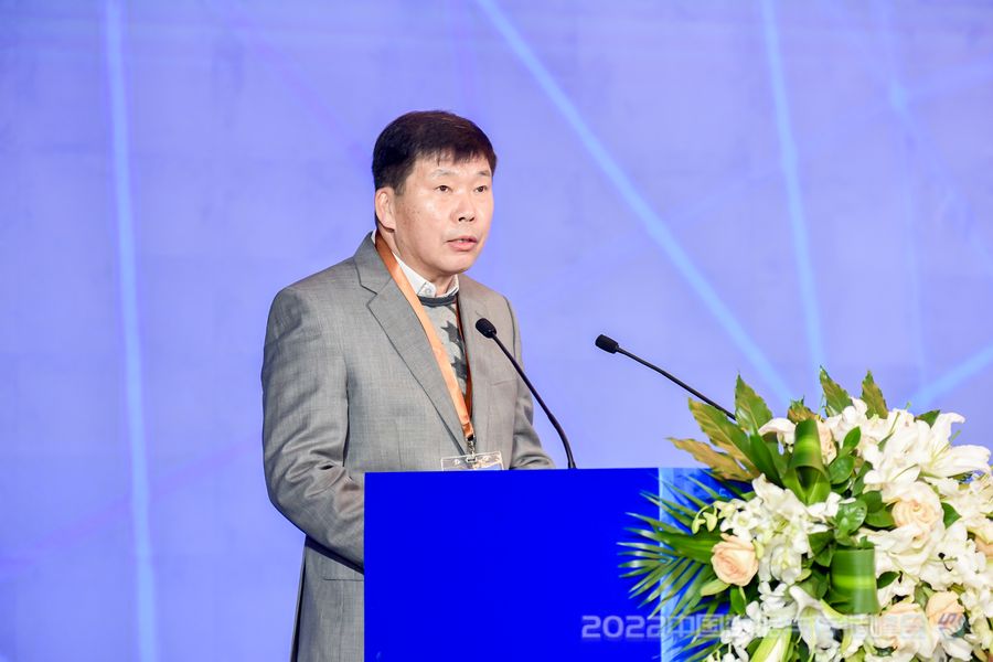 中国电子学会洪京一副秘书长在开幕式上致辞