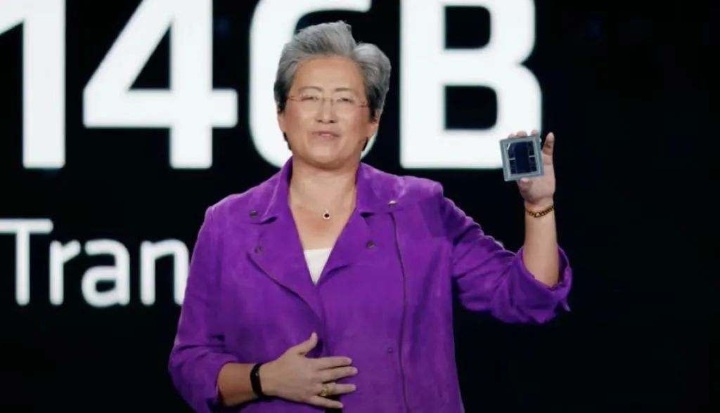 首席执行官苏姿丰展示“AMD迄今最复杂的芯片”