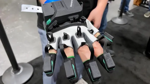 Manus亮相最新VR力反馈手套，提供更精确手指追踪