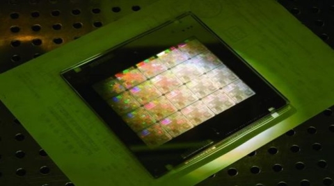 三星与东进半导体合作开发成功EUV光刻胶