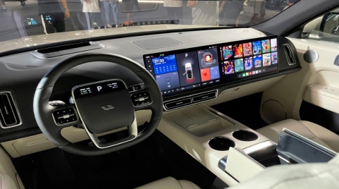 各路汽车大厂上演“神仙打架”！有望取代仪表盘的AR-HUD规模化应用遇拐点！