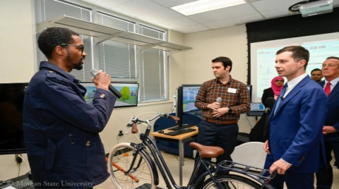 美国交通部长实地参观 Velodyne 智能基础设施解决方案（IIS）部署情况