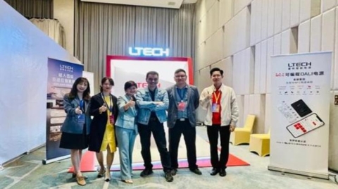 雷特携超人因级自适应智能照明技术亮相云知光论坛