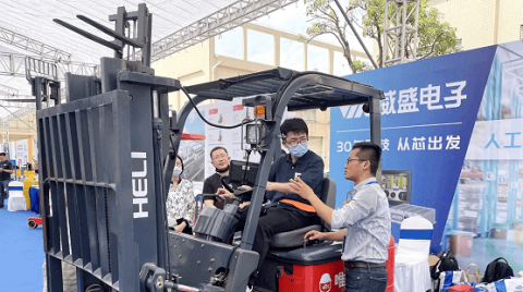 威盛Mobile360系列智能驾驶安全系统 