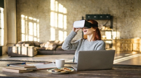 披皮元宇宙，飞天云动赴港上市