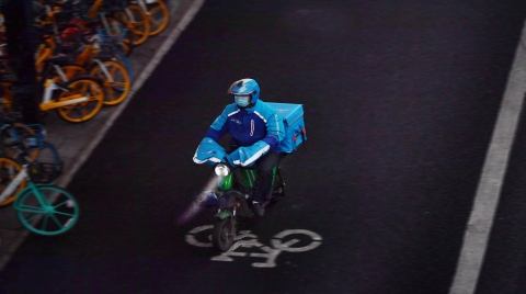 “建议年轻人多进工厂，少送外卖”冲上热搜背后，制造业用工荒加剧