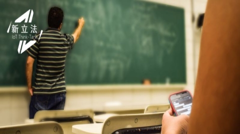 全国首个立法！手机和儿童电话手表禁止进入课堂，“小天才”们慌不慌？