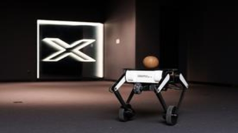 腾讯机器人“轮滑小子”Ollie升级，首次增加触觉感知，进化双轮迈步能力