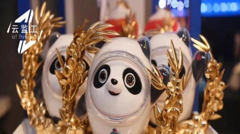 云监工大军又盯上了冰墩墩生产线！90万人在线围观工人踩缝纫机