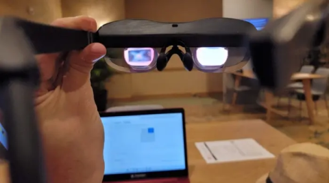 高通展示基于AR眼镜的桌面虚拟显示器扩展功能