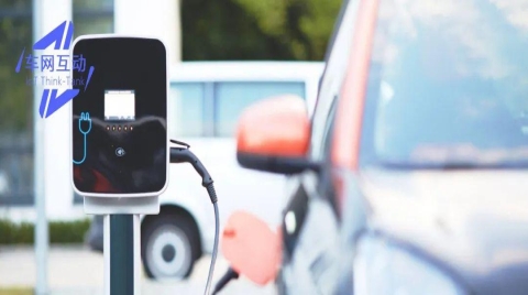 在高速路上堵了24个小时电量耗尽的电动车主，如何摆脱里程绝望？