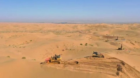 全国规模最大的沙漠光伏基地开工，“宁电入湘”提速