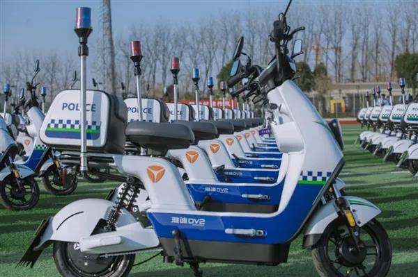 雅迪警用电动车 雅迪警用电动车