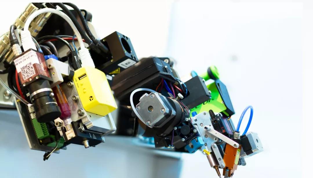 英国初创公司正在使用机器人在制造过程中实现电子布线的自动化
