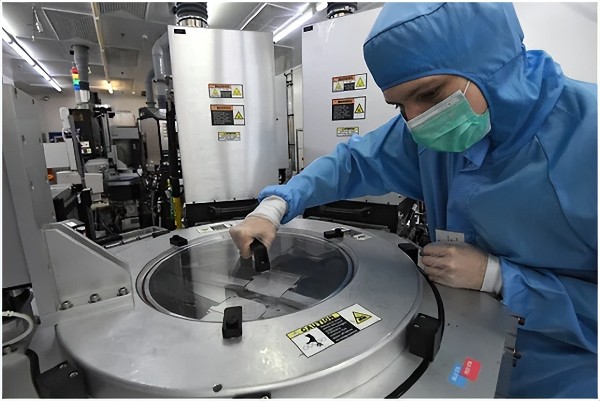 俄罗斯最大芯片制造商Mikron计划到 2025 年将产量翻一番