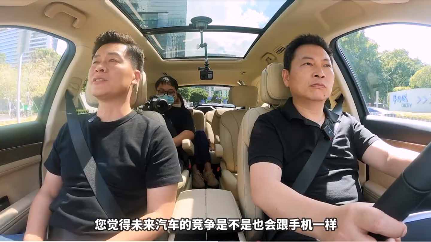 华为余承东：品牌高端化不能仅靠比拼硬件参数，客户满意度是考核唯一指标_手机