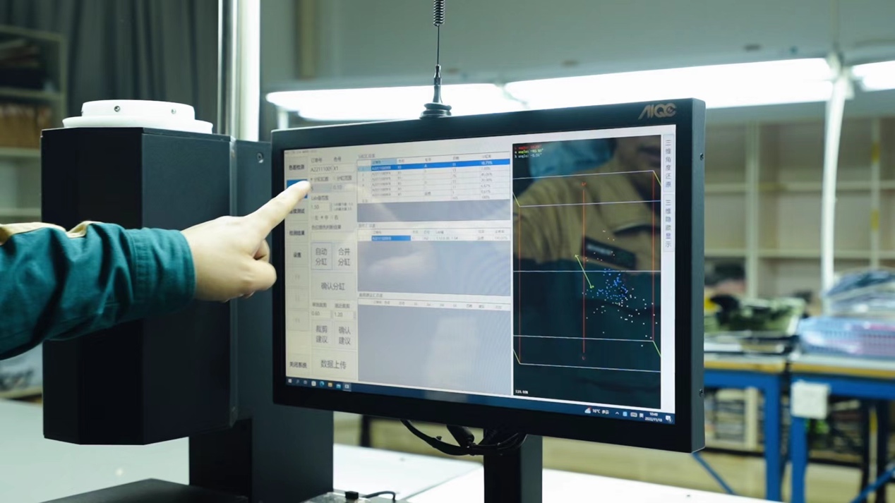 色差管理系统轻松识别布匹瑕疵,检测速度比人工快2倍 色差管理系统轻松识别布匹瑕疵,检测速度比人工快2倍